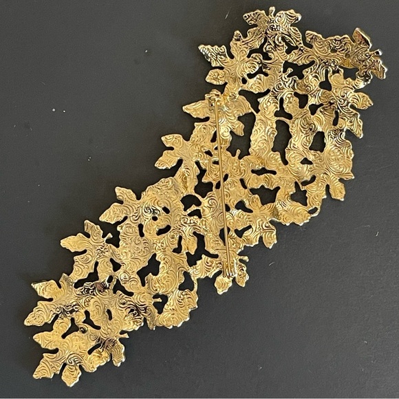 Vintage 1928 Grape leaf Ex large Brooch.